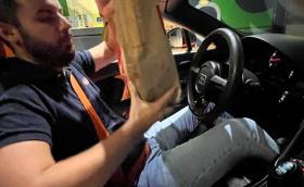 Мате Римац през McDrive с Veyron Grand Sport Vitesse, колата която през 2013 постави рекорд за най-бърз кабриолет