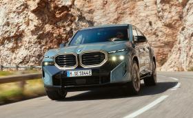 BMW XM е хибрид с 653 к.с., който тежи 2,7 тона и развива 270 км/ч 