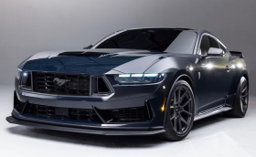 Новият Ford Mustang дебютира и с 5-литров V8, 500 к.с. и ръчка. Казва се Dark Horse