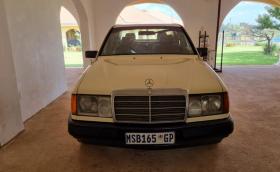 Този Mercedes W124 има 700 000 км зад гърба си с оригинален двигател