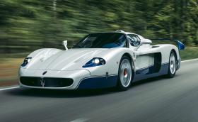 Едно от 50-те Maserati MC12 се продава. Това е на едва 230 км