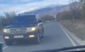 'Арогантно и безотговорно' - НСО осъди поведението на шофьора, заснел кортежа край Пловдив