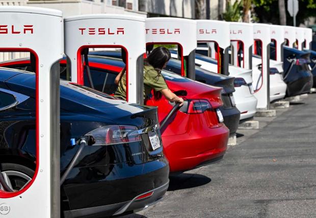 Проучване: 4 от 10 собственици на електромобил не биха купили Tesla