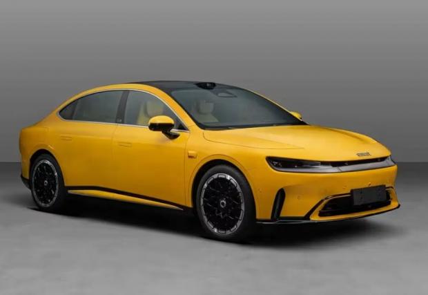 Smart показа първия седан в историята си