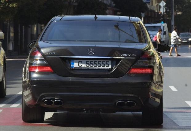 Прокуратурата разследва КАТ за укриване на ВИП регистрационни номера