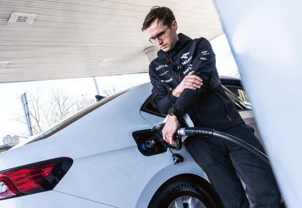 2 831 км с едно зареждане - Skoda Superb 2.0 дизел