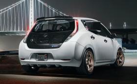 Този Nissan Leaf е хибриден, има и двигател от Kawasaki ZX10R