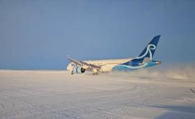 Boeing 787 Dreamliner кацна на Антарктида (Видео)
