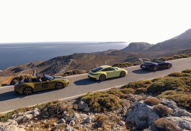 Дали това не е най-добрият сериен турбо двигател? Търсим отговора из дебрите на технологиите на Porsche 911 Carrera GTS и 911 Turbo S