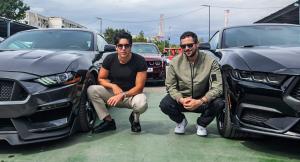 ВИДЕО: Тино кара Ford Mustang и Dodge Challenger