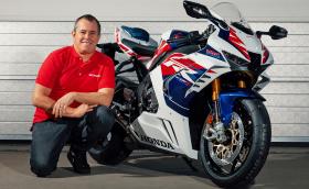 Джон Макгинес се завръща на TT и North West 200! Ще кара Honda