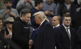 Илон Мъск се оттегля от политиката, за да спре срива на Tesla