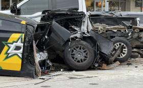 Tesla Cybertruck се разцепи на две след удар от G-класа