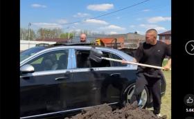 Руски влогър (пак) омазва Maybach