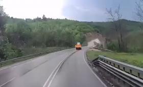 Тир падна в 40-метрова пропаст на прохода Хаинбоаз (Видео)