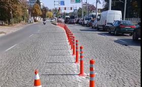 Слагат колчета по най-дългия павиран столичен булевард