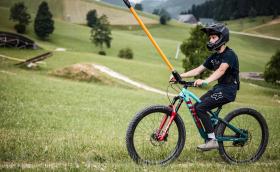 Вижте този влек за колела в Алпите (Видео)