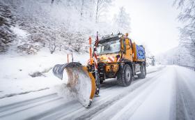 Българска община се похвали с нов Unimog в битката със снега