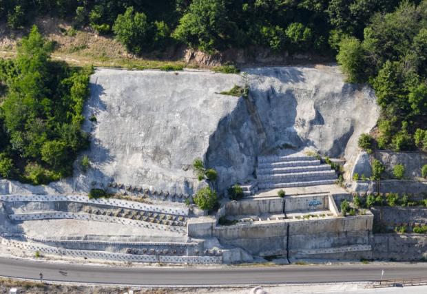 Задава се скъп ремонт на подпорна стена по пътя Ботевград - София