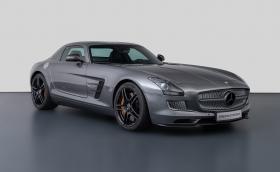 Продава се един от 9-те Mercedes-Benz SLS AMG Electric Drive