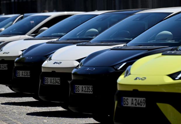 Чистите ДВГ загубиха пазарната битка с електромобилите за първи път в историята