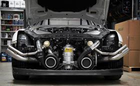 Вижте как този чудовищен Nissan GT-R криви времето и пространството. Мощен е 2500 коня, вдига 330 км/ч за 7 секунди... Галерия и видео на мега годзилата