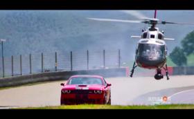 The Grand Tour започва този петък, отварящата сцена струва 3 млн. евро. Събрахме абсолютно всички трейлъри, за да ви подгреем. Джеръми, Ричард и Джеймс ще взривят ефира на 18-ти