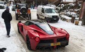 Оказва се, че LaFerrari не работи на сняг. Колата със задно и 963 коня затъва