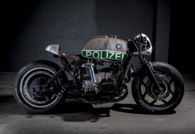Този мотор е бил полицейско BMW R 80 RT, а сега е с компресор и нитро система