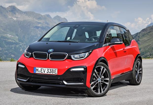 BMW i3s е спортна версия на новото i3. Разполага със 184 коня и вдига сто за 6,9