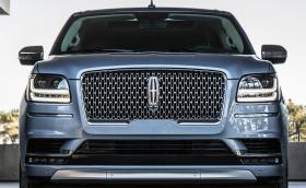 Новият Lincoln Navigator е помпозен автобус с 450 коня и име на уиски. Галерия и инфо
