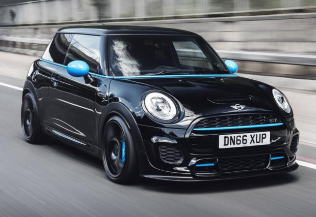 MINI F56 SV е Cooper S от Mulgari, който генерира 280 коня и вдига сто за 6 секунди