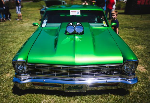 Колите на Америка: от Chevy Nova SS, през чисто нови Ford Mustnag, до стогодишни олдскул возила. Обилна галерия