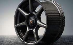 Porsche пуска джанти от плетен карбон. Всяка е направена от 18 километра нишки, комплектът струва 15 232 евро