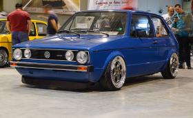Този 1983 VW Golf MkI е с джанти ‘Porsche’ и с въздушно окачване. Галерия от Volkswagen Club Fest 2017