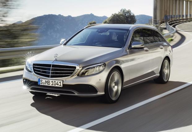 Mercedes обнови C-класата. Превърна я в малък S