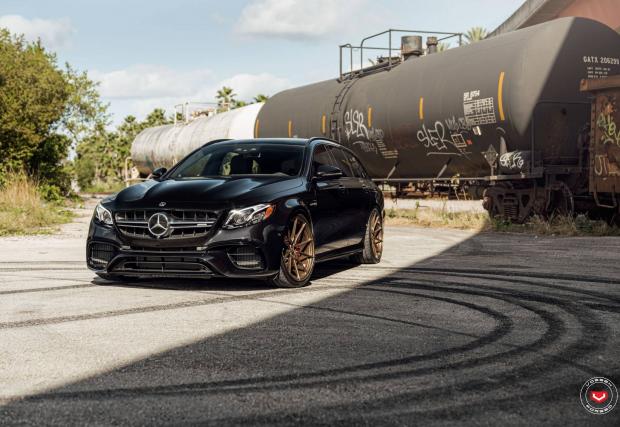 Vossen E63S е впечатляващ експрес. Елегантна галерия