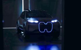 Хей, BMW, какво е това? iNext има огромни “бъбреци”, които не му трябват