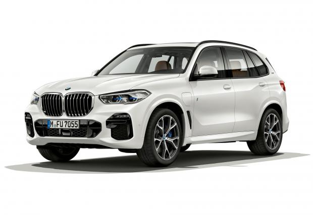 BMW X5 xDrive45e има 394 к.с. и харчи 2,1 л/100 км