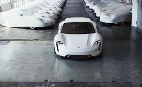 В Норвегия наистина са луди: 2300 души вече предплатиха за Porsche Taycan. Никой още не го е виждал дори на снимка