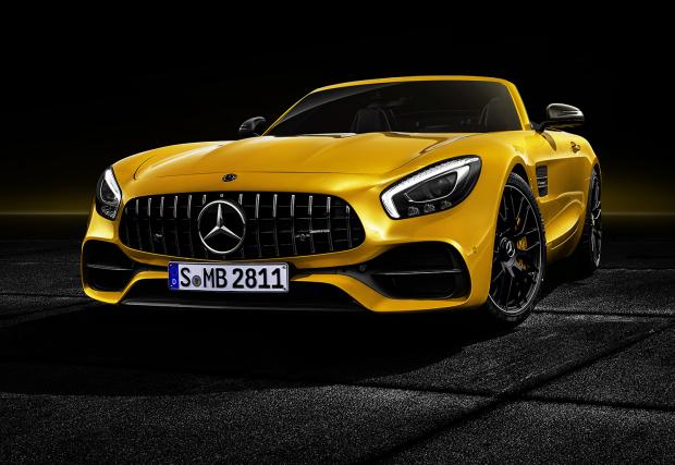 Mercedes-AMG GT S Roadster идва с 522 коня и режим ‘RACE’. Златната среда?