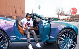 Chevy Camaro с 32-инчови джанти и 27-инчови екрани във вратите. Видео