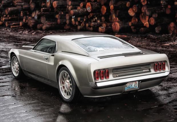 Ford Mach 40 е прекрасен „хибрид“ между 1969 Ford Mustang Mach 1 и 2005 Ford GT. Няма електромотори