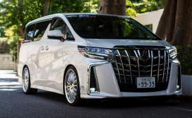 Бруталният ван: Toyota Alphard с KW окачване и 21-инчови Carlsson. Има версии с по 400 коня