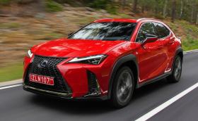 Новият Lexus UX гледа люто и ни допада