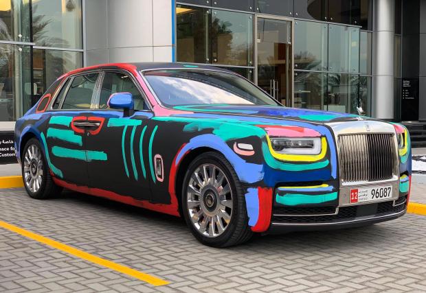 Този Rolls-Royce Phantom е „разкрасен” от уличен художник. Какво мислите?