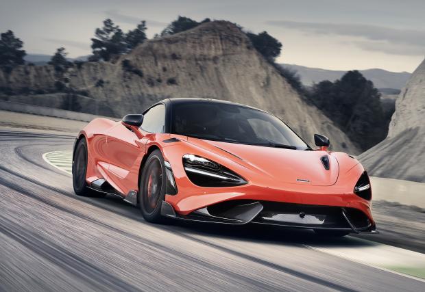 И какво е това, McLaren? 765 LongTail няма климатик и подлакътник! Сигурно затова не ги карат много...