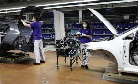 Volkswagen започва постепенно да възобновява производството си по света