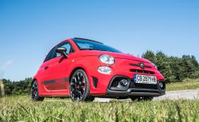 Карахме Abarth 595 Competizione със 180 коня и без покрив!