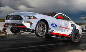 Този Ford Mustang Cobra Jet 1400 е електрически и скача с 1500 коня